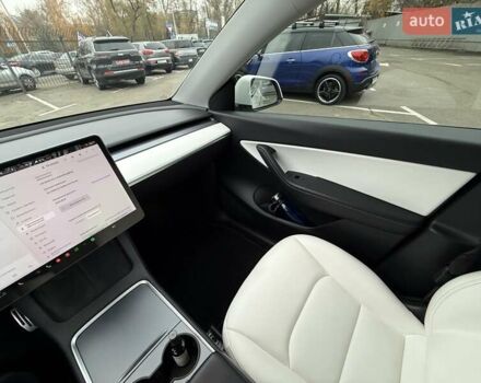 Белый Тесла Model Y, объемом двигателя 0 л и пробегом 80 тыс. км за 25500 $, фото 25 на Automoto.ua