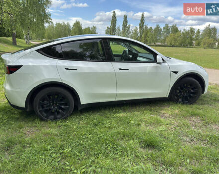 Белый Тесла Model Y, объемом двигателя 0 л и пробегом 75 тыс. км за 26000 $, фото 4 на Automoto.ua