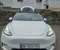 Тесла Model Y 2021 в Ровно на Automoto.ua Белый Тесла Model Y, объемом двигателя 0 л и пробегом 133 тыс. км за 22000 $, фото 28 на Automoto.ua