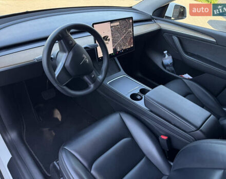 Белый Тесла Model Y, объемом двигателя 0 л и пробегом 120 тыс. км за 32500 $, фото 3 на Automoto.ua