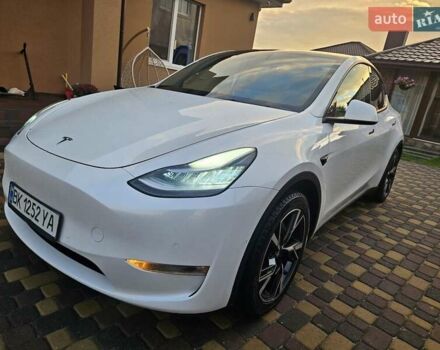 Тесла Model Y 2021 в Ровно на Automoto.ua Белый Тесла Model Y, объемом двигателя 0 л и пробегом 133 тыс. км за 22000 $, фото 4 на Automoto.ua