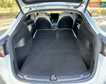 Тесла Model Y 2021 в Киеве на Automoto.ua Белый Тесла Model Y, объемом двигателя 0 л и пробегом 73 тыс. км за 29400 $, фото 33 на Automoto.ua