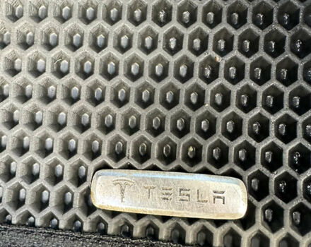 Тесла Model Y 2021 в Киеве на Automoto.ua Белый Тесла Model Y, объемом двигателя 0 л и пробегом 117 тыс. км за 35000 $, фото 30 на Automoto.ua