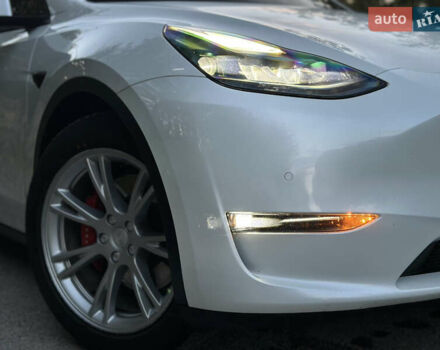 Белый Тесла Model Y, объемом двигателя 0 л и пробегом 57 тыс. км за 30000 $, фото 2 на Automoto.ua
