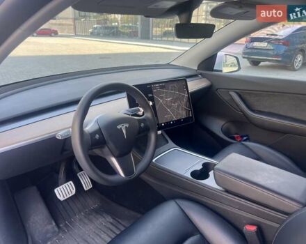 Белый Тесла Model Y, объемом двигателя 0 л и пробегом 40 тыс. км за 29000 $, фото 25 на Automoto.ua