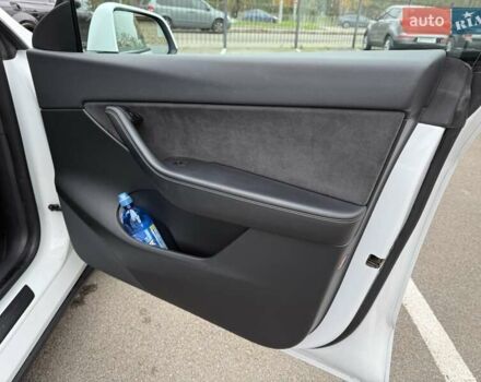 Белый Тесла Model Y, объемом двигателя 0 л и пробегом 68 тыс. км за 24900 $, фото 19 на Automoto.ua