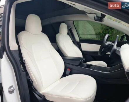 Белый Тесла Model Y, объемом двигателя 0 л и пробегом 98 тыс. км за 23699 $, фото 46 на Automoto.ua