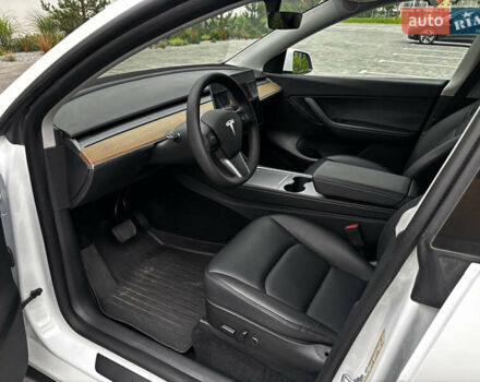Белый Тесла Model Y, объемом двигателя 0 л и пробегом 62 тыс. км за 22200 $, фото 18 на Automoto.ua