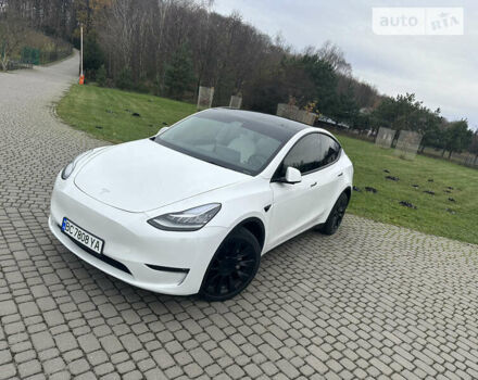 Белый Тесла Model Y, объемом двигателя 0 л и пробегом 60 тыс. км за 31500 $, фото 1 на Automoto.ua