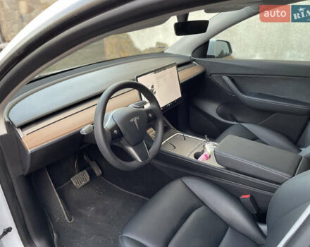 Білий Тесла Model Y, об'ємом двигуна 0 л та пробігом 13 тис. км за 25500 $, фото 25 на Automoto.ua