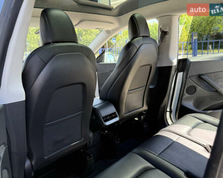 Белый Тесла Model Y, объемом двигателя 0 л и пробегом 110 тыс. км за 27750 $, фото 32 на Automoto.ua
