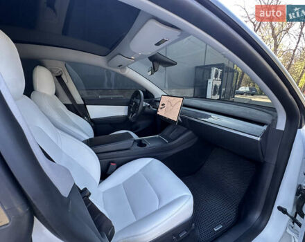 Белый Тесла Model Y, объемом двигателя 0 л и пробегом 51 тыс. км за 29500 $, фото 12 на Automoto.ua