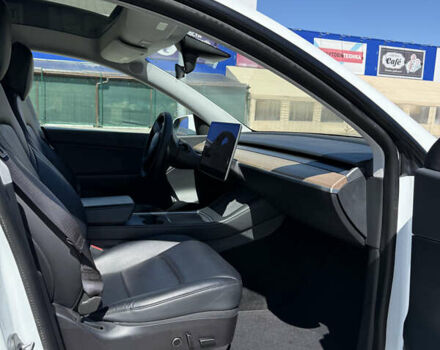 Белый Тесла Model Y, объемом двигателя 0 л и пробегом 110 тыс. км за 27750 $, фото 30 на Automoto.ua