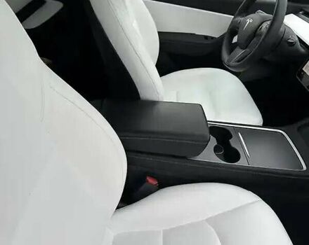 Белый Тесла Model Y, объемом двигателя 0 л и пробегом 98 тыс. км за 26500 $, фото 4 на Automoto.ua