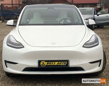 Белый Тесла Model Y, объемом двигателя 75 л и пробегом 45 тыс. км за 35999 $, фото 1 на Automoto.ua