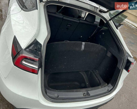 Білий Тесла Model Y, об'ємом двигуна 0 л та пробігом 88 тис. км за 24900 $, фото 20 на Automoto.ua