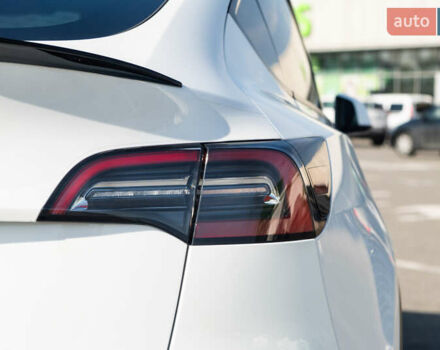 Белый Тесла Model Y, объемом двигателя 0 л и пробегом 30 тыс. км за 27500 $, фото 7 на Automoto.ua