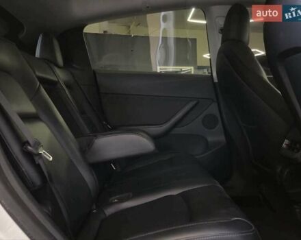 Білий Тесла Model Y, об'ємом двигуна 0 л та пробігом 58 тис. км за 26989 $, фото 14 на Automoto.ua