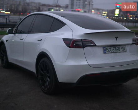 Білий Тесла Model Y, об'ємом двигуна 0 л та пробігом 66 тис. км за 23500 $, фото 61 на Automoto.ua