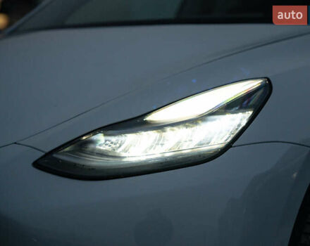 Белый Тесла Model Y, объемом двигателя 0 л и пробегом 69 тыс. км за 27500 $, фото 12 на Automoto.ua