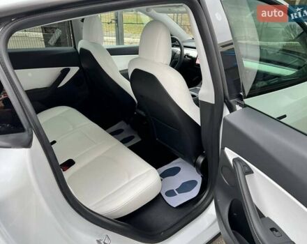 Белый Тесла Model Y, объемом двигателя 0 л и пробегом 47 тыс. км за 23499 $, фото 31 на Automoto.ua