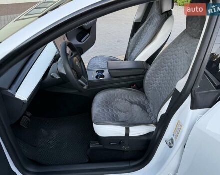 Білий Тесла Model Y, об'ємом двигуна 0 л та пробігом 78 тис. км за 26800 $, фото 25 на Automoto.ua