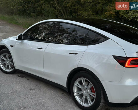 Белый Тесла Model Y, объемом двигателя 0 л и пробегом 57 тыс. км за 30000 $, фото 6 на Automoto.ua