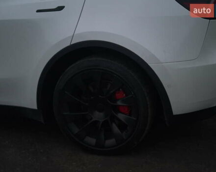 Білий Тесла Model Y, об'ємом двигуна 0 л та пробігом 66 тис. км за 23500 $, фото 65 на Automoto.ua