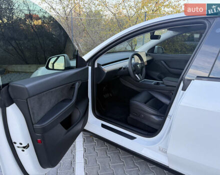 Тесла Model Y 2021 в Хмельницком на Automoto.ua Белый Тесла Model Y, объемом двигателя 0 л и пробегом 83 тыс. км за 25499 $, фото 47 на Automoto.ua