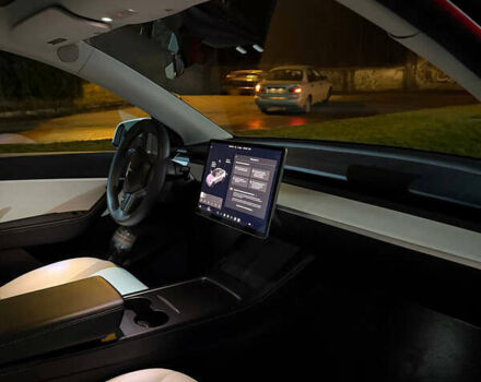 Білий Тесла Model Y, об'ємом двигуна 0 л та пробігом 25 тис. км за 22999 $, фото 9 на Automoto.ua