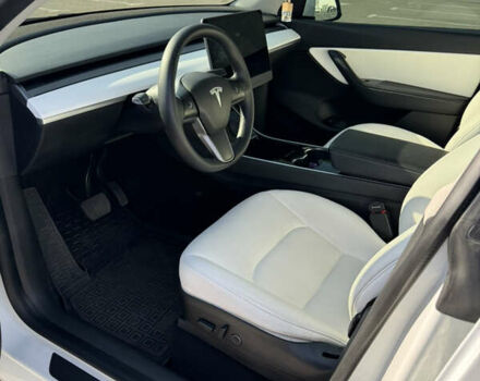 Белый Тесла Model Y, объемом двигателя 0 л и пробегом 155 тыс. км за 20777 $, фото 16 на Automoto.ua