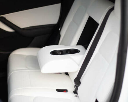 Белый Тесла Model Y, объемом двигателя 0 л и пробегом 55 тыс. км за 33000 $, фото 41 на Automoto.ua