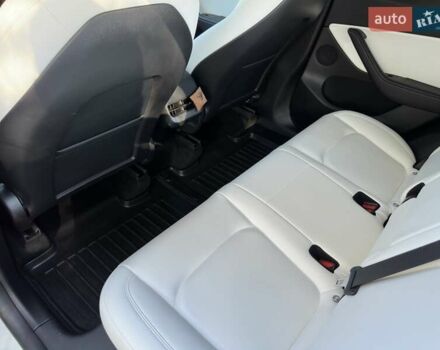 Тесла Model Y 2021 в Киеве на Automoto.ua Белый Тесла Model Y, объемом двигателя 0 л и пробегом 73 тыс. км за 29400 $, фото 20 на Automoto.ua