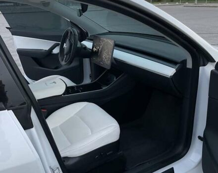 Белый Тесла Model Y, объемом двигателя 0 л и пробегом 39 тыс. км за 25999 $, фото 9 на Automoto.ua