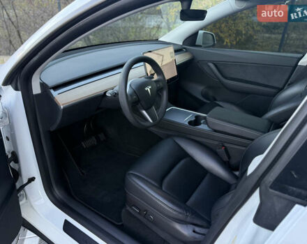 Тесла Model Y 2021 в Хмельницком на Automoto.ua Белый Тесла Model Y, объемом двигателя 0 л и пробегом 83 тыс. км за 25499 $, фото 43 на Automoto.ua