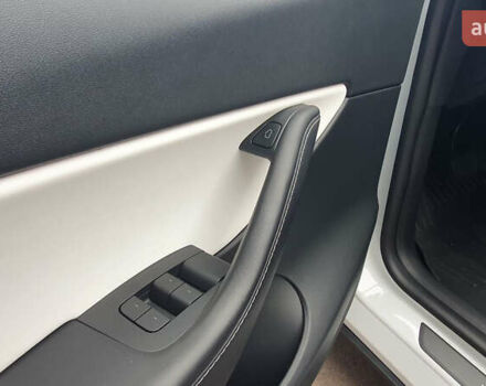 Білий Тесла Model Y, об'ємом двигуна 0 л та пробігом 74 тис. км за 25900 $, фото 19 на Automoto.ua