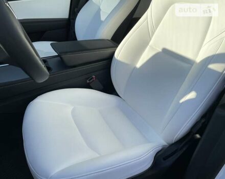 Белый Тесла Model Y, объемом двигателя 0 л и пробегом 25 тыс. км за 31500 $, фото 12 на Automoto.ua
