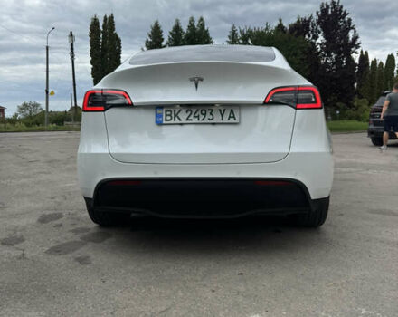 Белый Тесла Model Y, объемом двигателя 0 л и пробегом 128 тыс. км за 24999 $, фото 4 на Automoto.ua