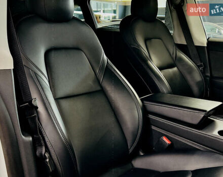 Білий Тесла Model Y, об'ємом двигуна 0 л та пробігом 74 тис. км за 24979 $, фото 13 на Automoto.ua