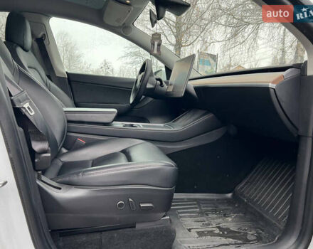 Білий Тесла Model Y, об'ємом двигуна 0 л та пробігом 88 тис. км за 24900 $, фото 30 на Automoto.ua