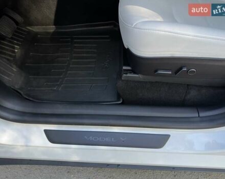 Тесла Model Y 2021 в Киеве на Automoto.ua Белый Тесла Model Y, объемом двигателя 0 л и пробегом 73 тыс. км за 29400 $, фото 28 на Automoto.ua
