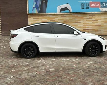 Білий Тесла Model Y, об'ємом двигуна 0 л та пробігом 85 тис. км за 26700 $, фото 6 на Automoto.ua