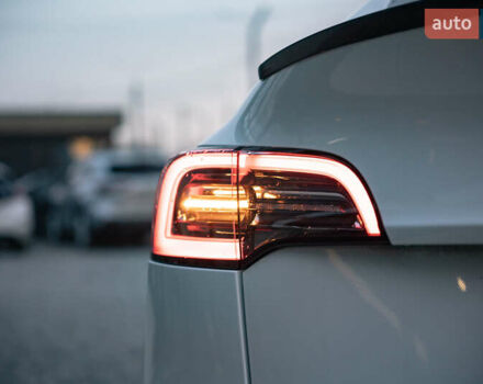 Белый Тесла Model Y, объемом двигателя 0 л и пробегом 69 тыс. км за 27500 $, фото 6 на Automoto.ua