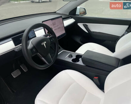 Белый Тесла Model Y, объемом двигателя 0 л и пробегом 122 тыс. км за 23000 $, фото 10 на Automoto.ua