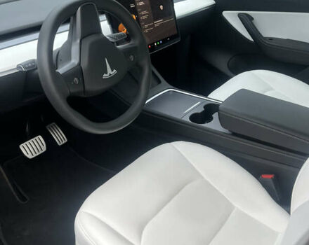 Белый Тесла Model Y, объемом двигателя 0 л и пробегом 28 тыс. км за 26500 $, фото 4 на Automoto.ua