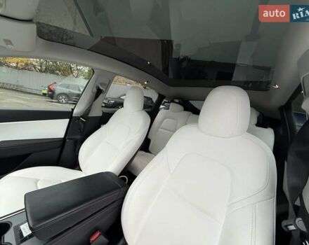 Белый Тесла Model Y, объемом двигателя 0 л и пробегом 80 тыс. км за 25500 $, фото 16 на Automoto.ua