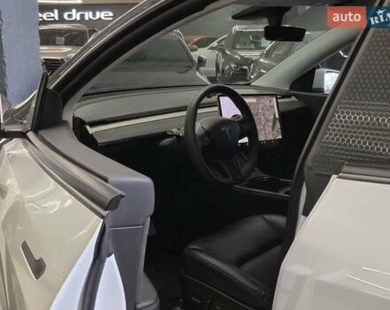 Белый Тесла Model Y, объемом двигателя 0 л и пробегом 58 тыс. км за 26999 $, фото 6 на Automoto.ua