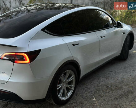 Белый Тесла Model Y, объемом двигателя 0 л и пробегом 57 тыс. км за 30000 $, фото 11 на Automoto.ua