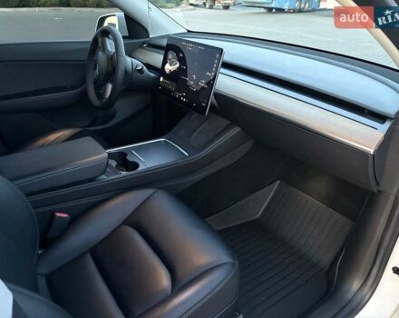 Белый Тесла Model Y, объемом двигателя 0 л и пробегом 84 тыс. км за 23700 $, фото 9 на Automoto.ua