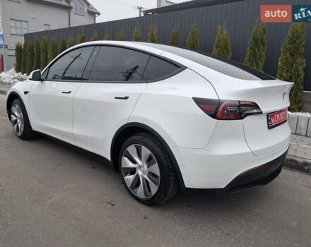 Белый Тесла Model Y, объемом двигателя 0 л и пробегом 39 тыс. км за 26000 $, фото 3 на Automoto.ua